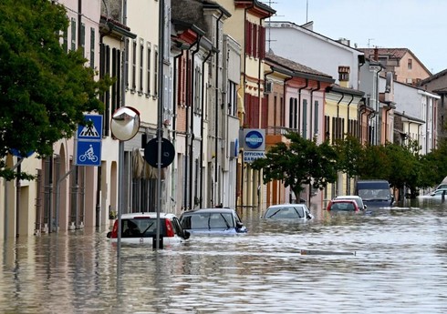 В результате наводнений в Италии десятки тысяч человек покинули свои дома