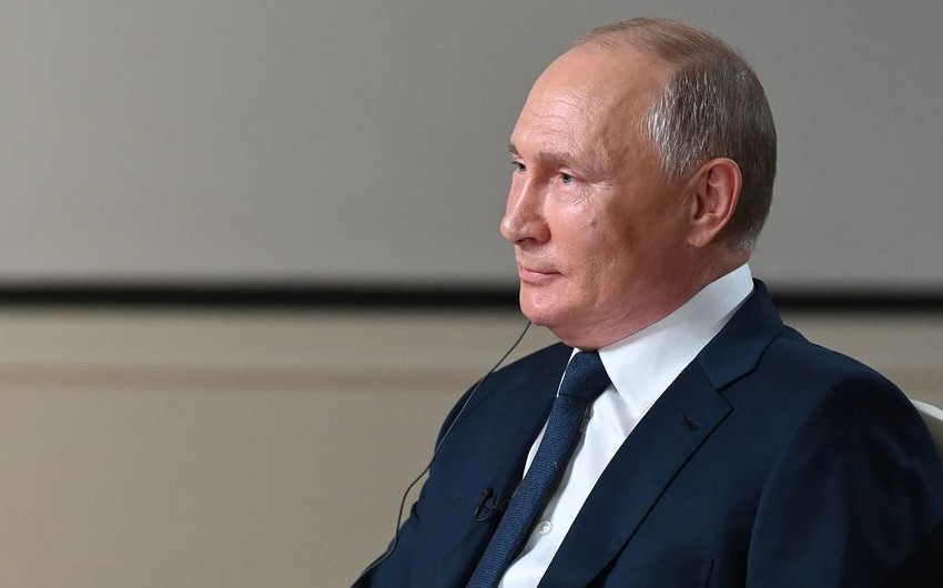 Putin nəvələri üçün Yeni il hədiyyələrini özü seçdiyini bildirib