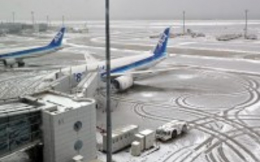 В Японии из-за снегопадов отменены авиарейсы