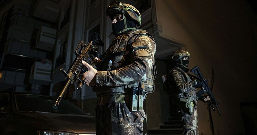 10 IS militants detained in western Türkiye's