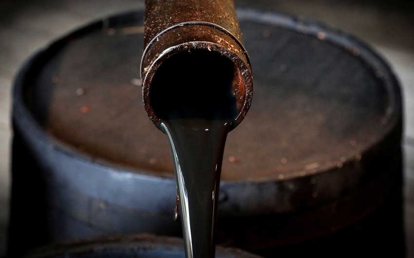 Oil falls slightly on demand expectations in China