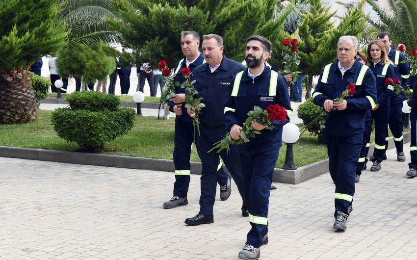 SOCAR rəhbərliyi ilə nümayəndə heyəti “Neft Daşları”nda olub