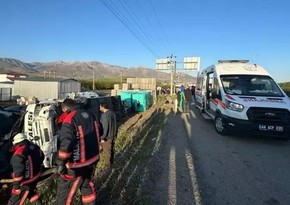 На востоке Турции перевернулся автобус, есть пострадавшие