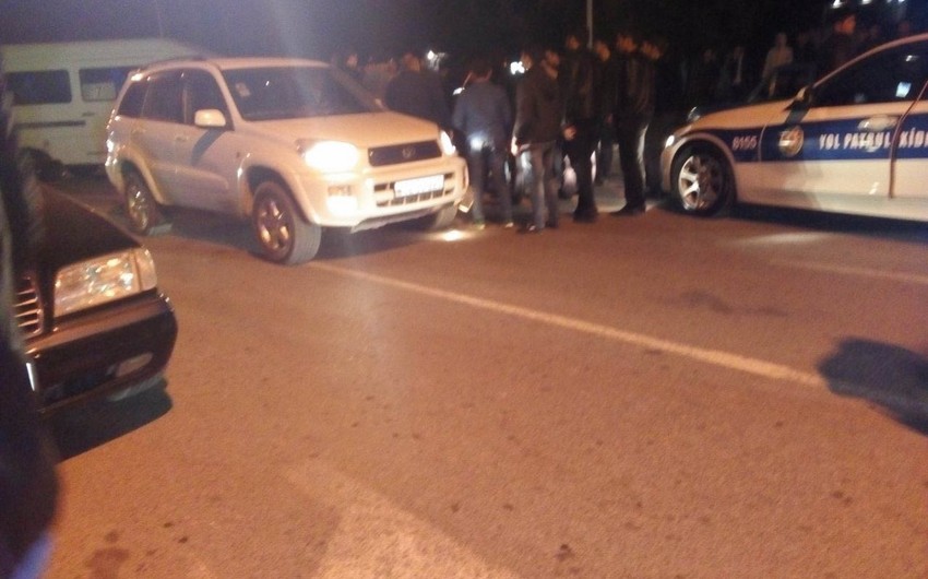 В Мингячевире пострадал пешеход, зажатый между двумя автомобилями