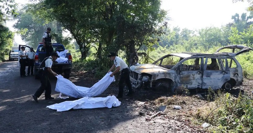 6 killed in car crash in southern Guatemala