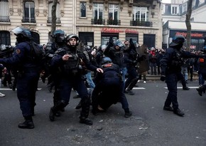 Полиция Парижа задержала 122 манифестанта на акции против пенсионной реформы