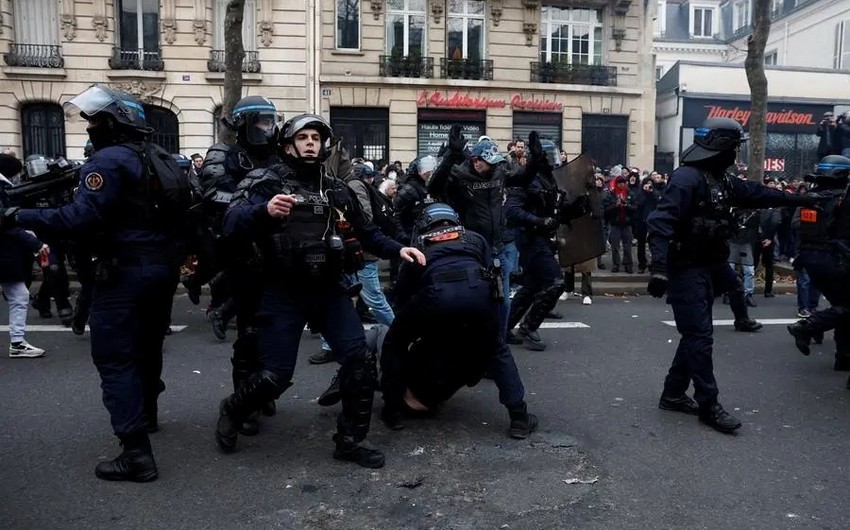Полиция Парижа задержала 122 манифестанта на акции против пенсионной реформы
