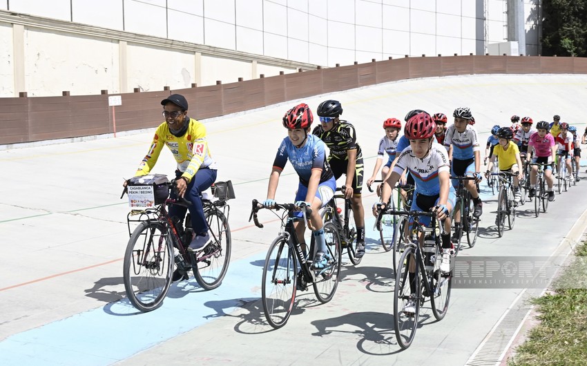 Mərakeşli ultramarafonçu Bakıda azərbaycanlı velosipedçilərlə yarışıb