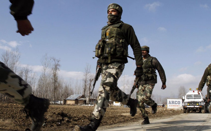 Один индийский полицейский убит и два человека ранены при атаке боевиков в Кашмире