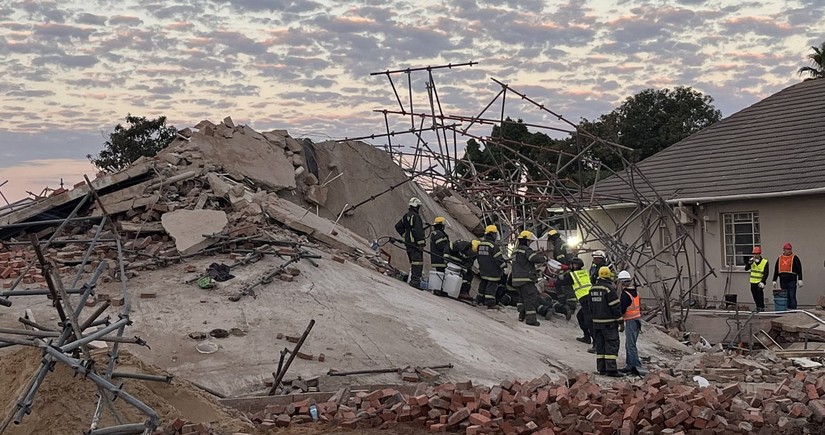Число погибших при обрушении здания на юго-западе ЮАР увеличилось до 14