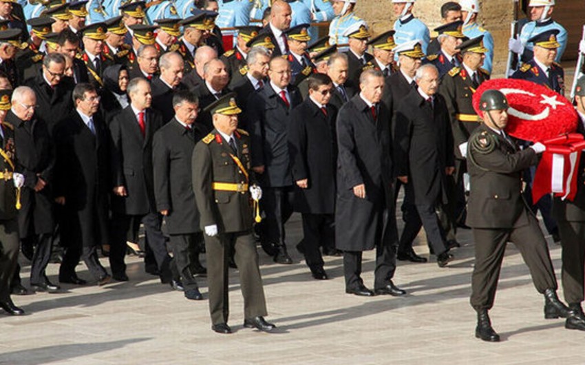 Turkish state officials commemorate 92nd republic anniversary