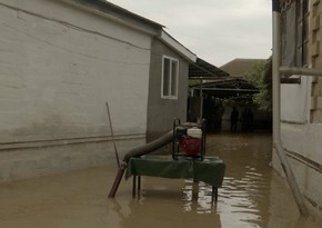 Hacıqabulda yüzlərlə həyətyanı sahə su altında qalıb