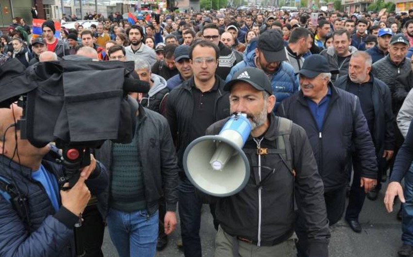 Nikol Paşinyan Ermənistanın hakim partiyasına yeni ultimatum verib