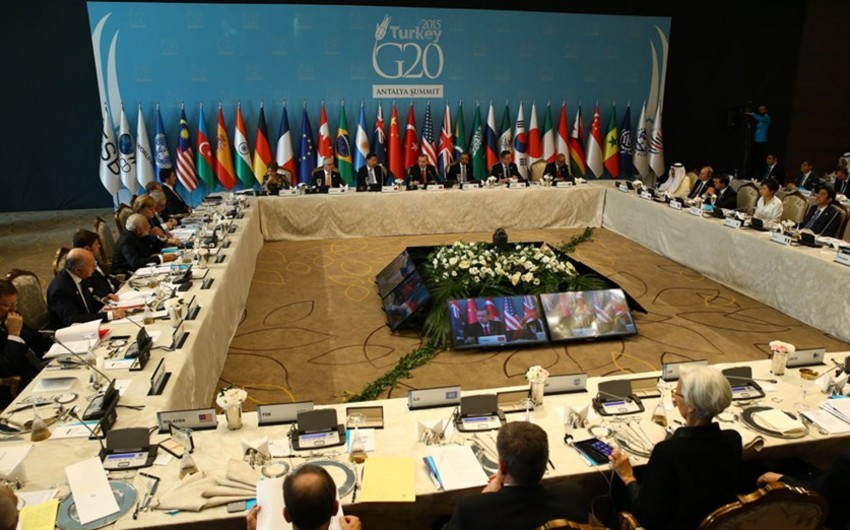 Prezident İlham Əliyev G20-nin zirvəsi çərçivəsində təşkil edilən işçi naharda iştirak edib