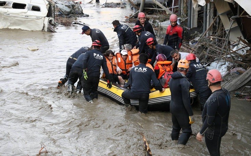 Число жертв наводнений в Турции возросло до 77 человек