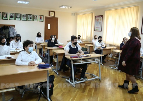 Названо число школьников в новом учебном году в Баку