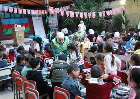 Azərbaycanın Suriyadakı səfirliyi Dəməşqdə kimsəsiz uşaqlar üçün iftar süfrələri təşkil edib