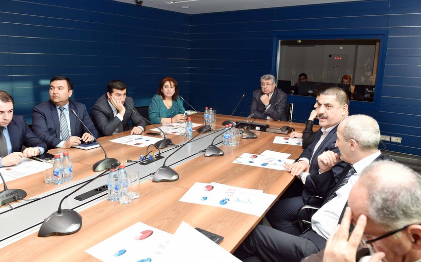SOCAR discusses human resources management with NGOs