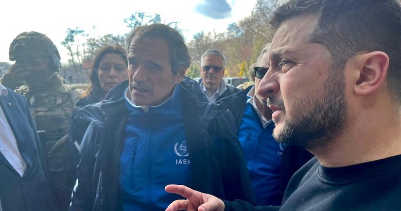 AEBA-nın Baş direktoru Ukraynaya gedib, Zaparojyedə Volodimir Zelenski ilə görüşüb