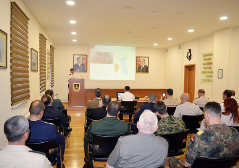Военные атташе посетили штаб ВМС Азербайджана