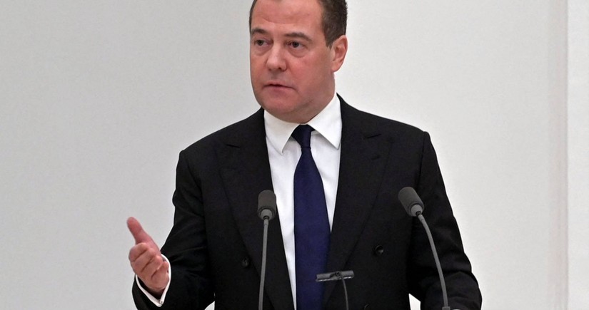 Medvedev: Yaponiya Rusiya nefti və təbii qazından məhrum ediləcək