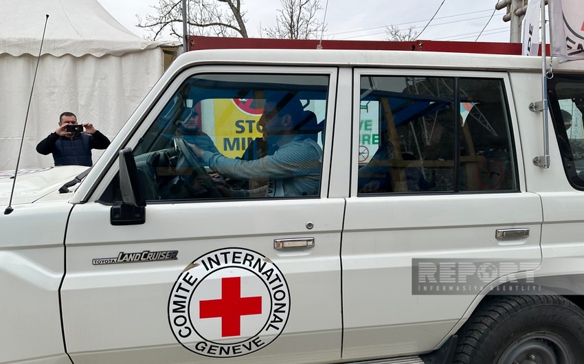 ICRC vehicles carrying Armenians freely move from Khankandi to Lachin