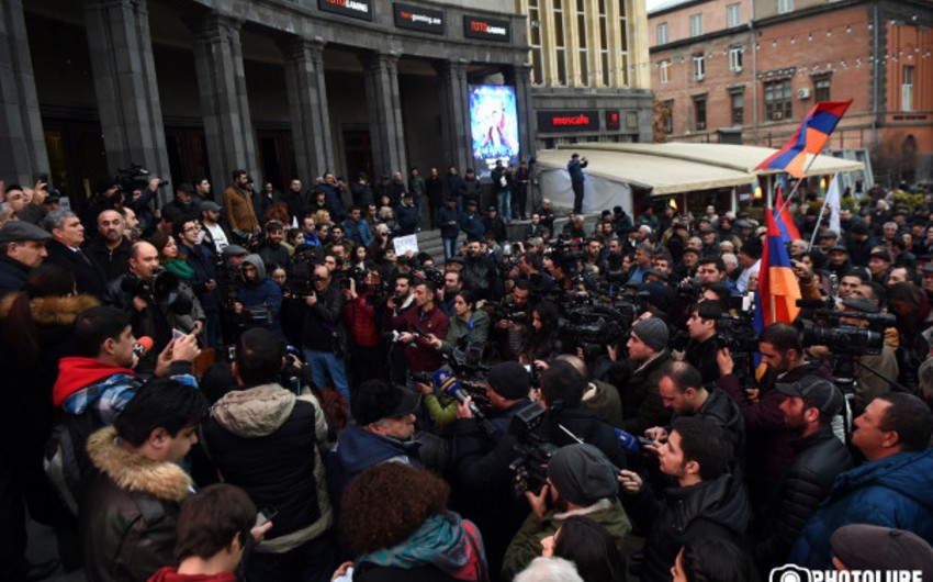 В Ереване проходит акция протеста против подорожаний