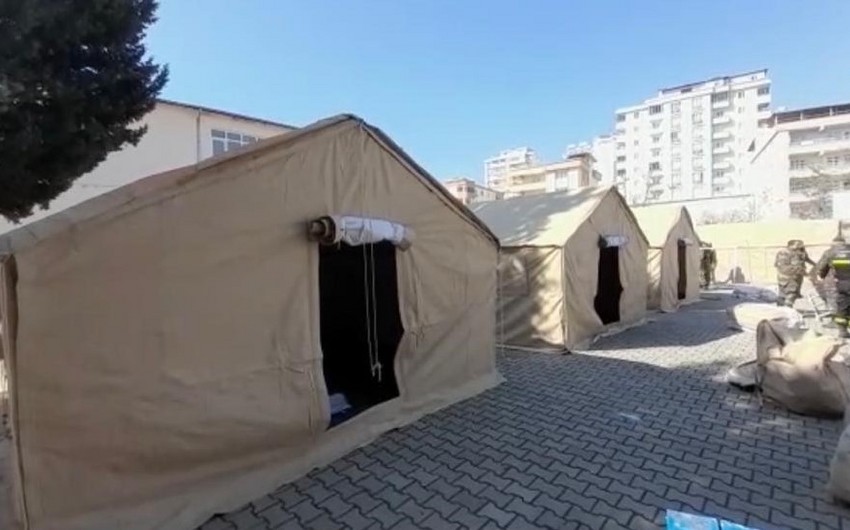 Азербайджанские спасатели установили в Кахраманмараше палаточные городки по трем адресам