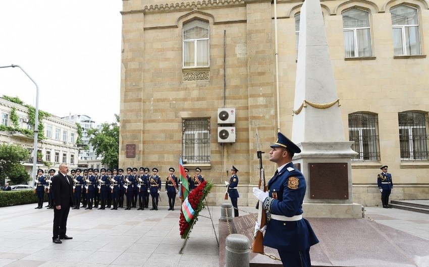President Ilham Aliyev visited monument to Azerbaijan Democratic Republic
