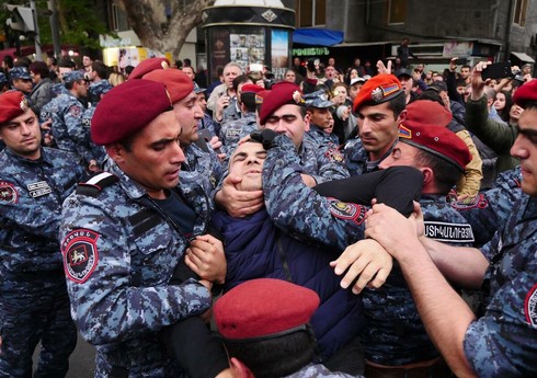 Полиция в Ереване применила силу во время акции противников Пашиняна, есть задержанные