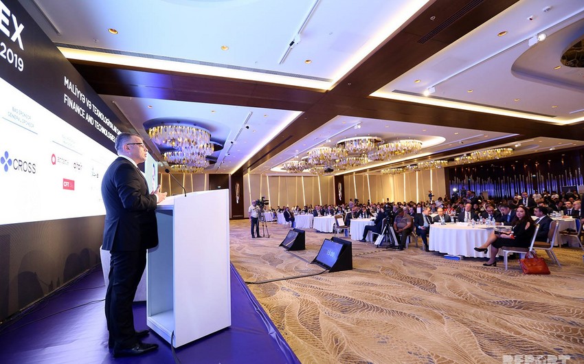 В Баку проходит финансово-технологический саммит
