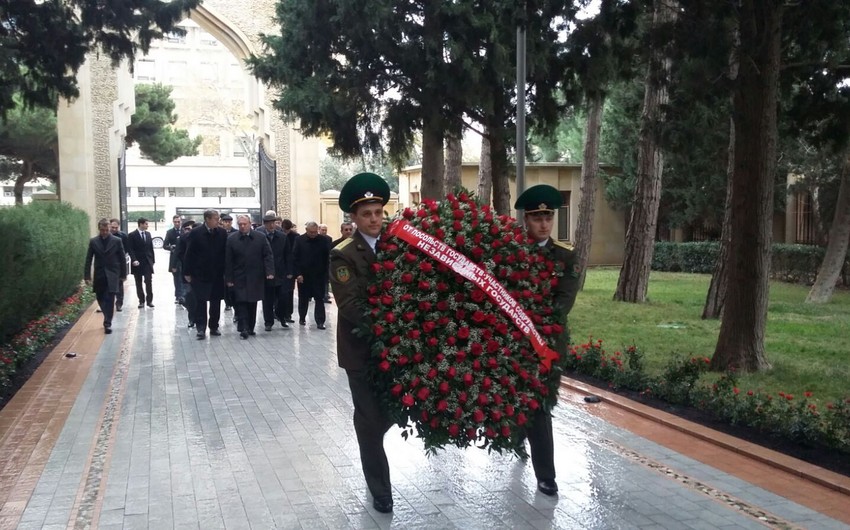 Послы и военные атташе стран СНГ почтили память общенационального лидера Азербайджана