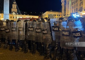 Tbilisidə parlament binası yaxınlığında etirazçılarla polis arasında toqquşma olub