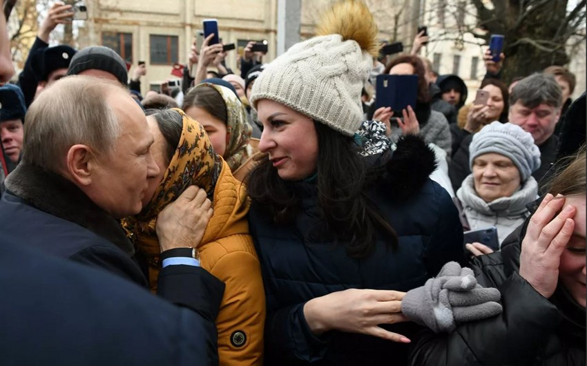 Putinə evlənməyi təklif edən qadın prezidentin buna reaksiyasından danışdı 