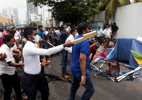 Протестующие в Шри-Ланке заблокировали проезд к международному аэропорту страны