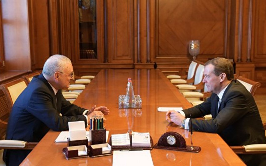 Медведев: РФ будет максимально участвовать в урегулировании в Карабахе