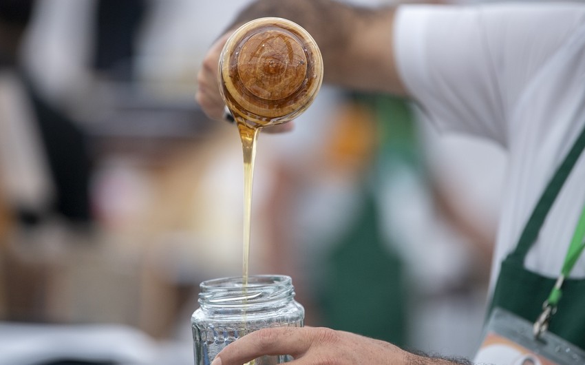 90 tons of honey sold at fair in Baku