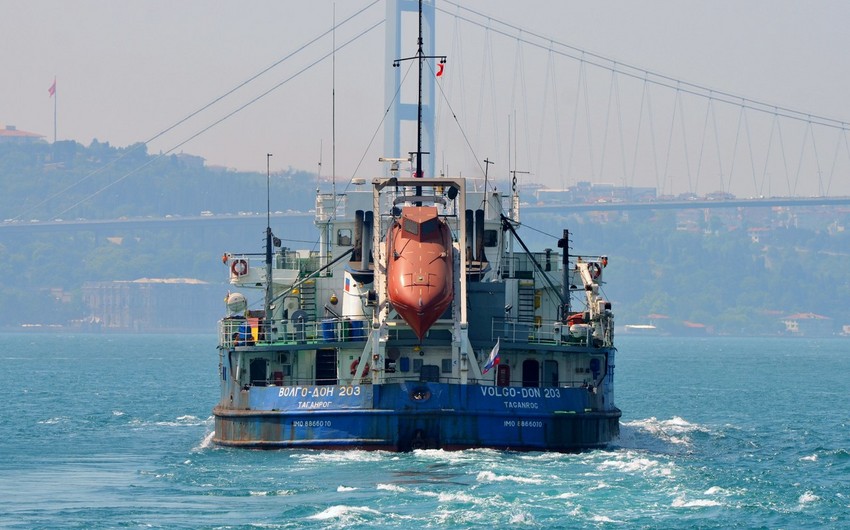 Российское судно село на мель в Стамбуле - ВИДЕО
