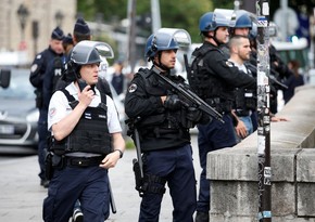 Fransada silahlı şəxs bir neçə nəfəri girov götürüb