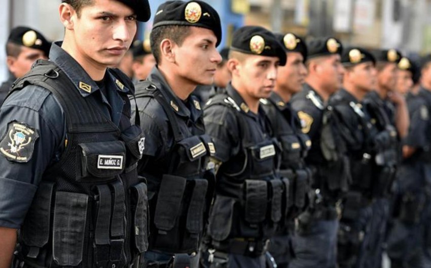 Peruda ordu və polis prezidenti müdafiə etdiyini açıqlayıb