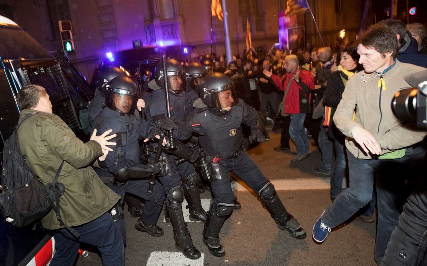 В Каталонии число пострадавших в столкновениях с полицией увеличилось до 50 - ОБНОВЛЕНО