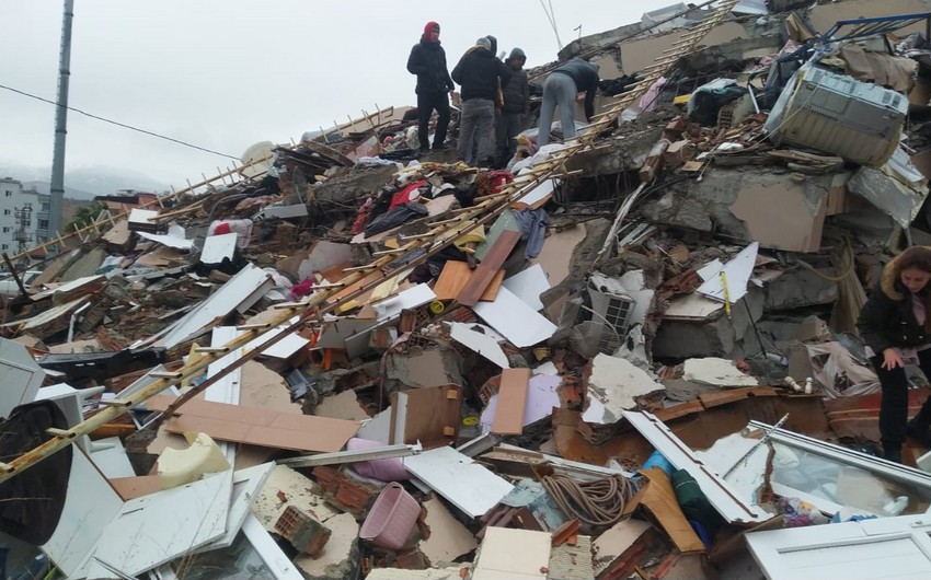 В пострадавших от землетрясения регионах Турции продолжается поиск 25 азербайджанцев