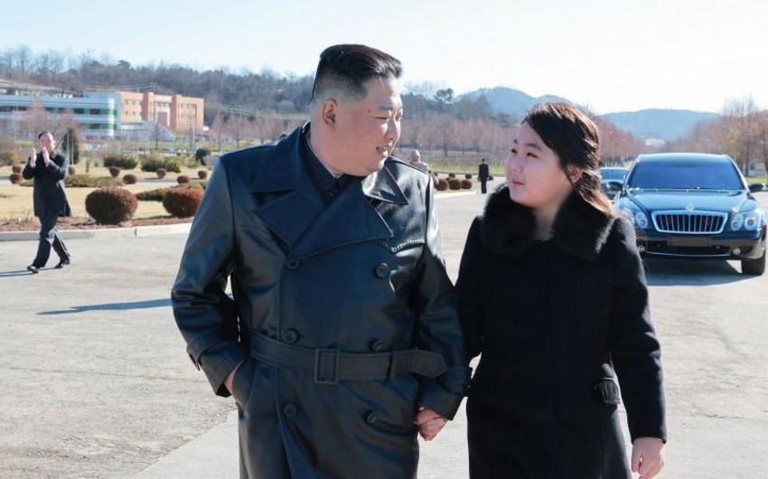 Şimali Koreya lideri qızının müşayiəti ilə ikinci dəfə ictimaiyyət qarşısına çıxıb