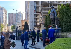 В Киеве почтили память Гейдара Алиева