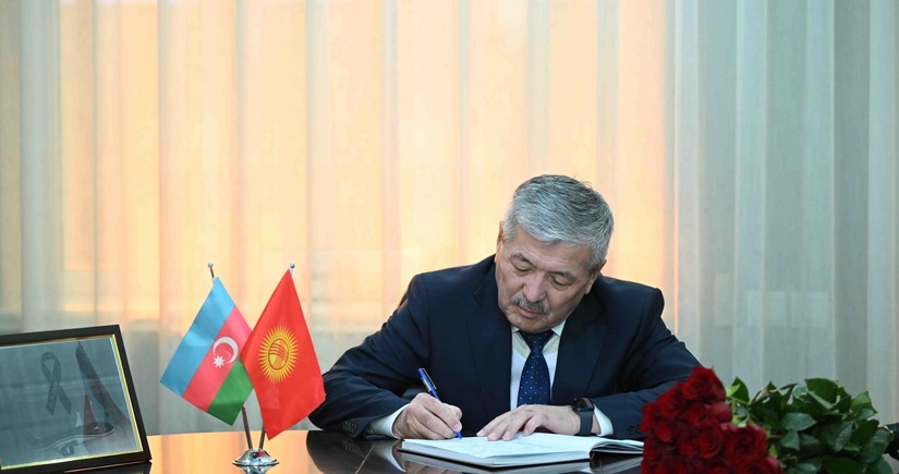 Kyrgyz PM writes his condolences in memorial book at Azerbaijani embassy