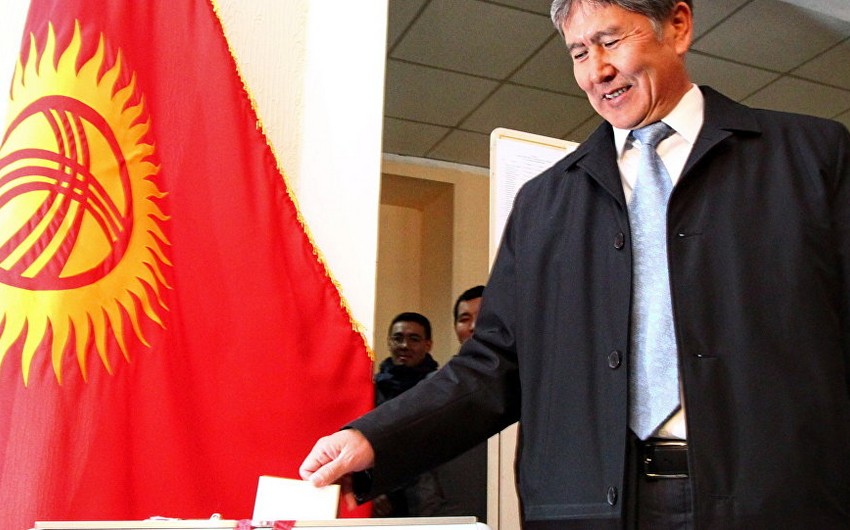 Qırğızıstan lideri ölkədə keçirilən prezident seçkilərində səs verib
