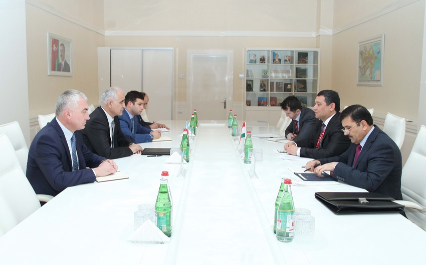 Шахин Мустафаев встретился с министром экономического развития и торговли Таджикистана