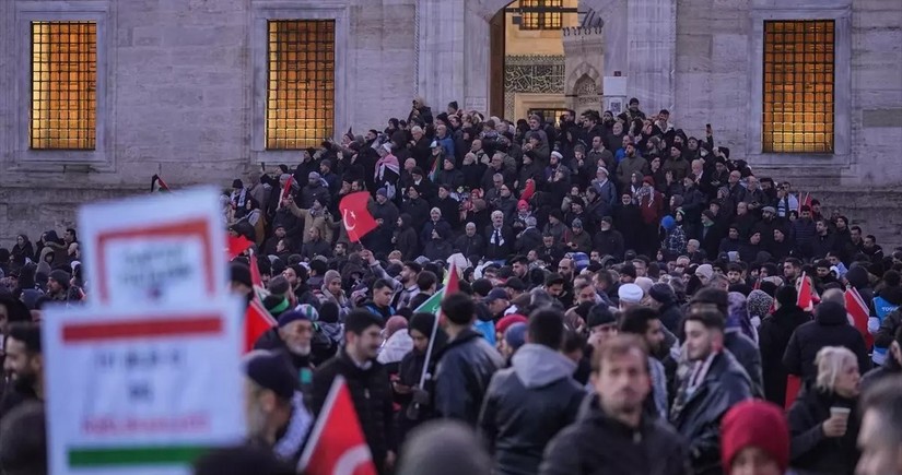 В Стамбуле десятки тысяч человек начали шествие в поддержку Палестины 