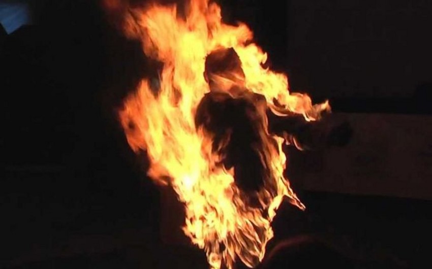 В Гяндже поспорившая с супругом женщина совершила самосожжение