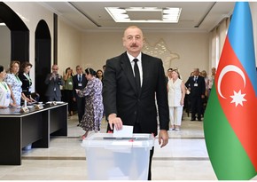 President Ilham Aliyev, First Lady Mehriban Aliyeva and their daughter Leyla Aliyeva cast their votes